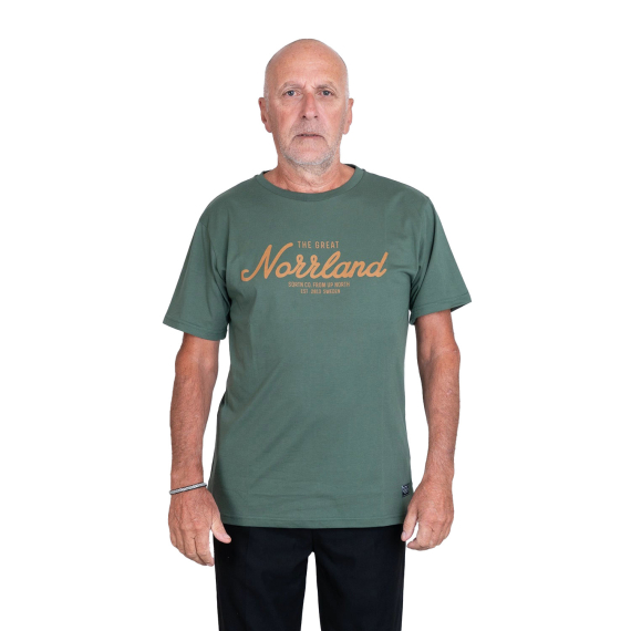SQRTN Great Norrland T-Shirt Stone Olive i gruppen Kläder & Skor / Kläder / T-shirts hos Sportfiskeprylar.se (TEE-391-Mr)