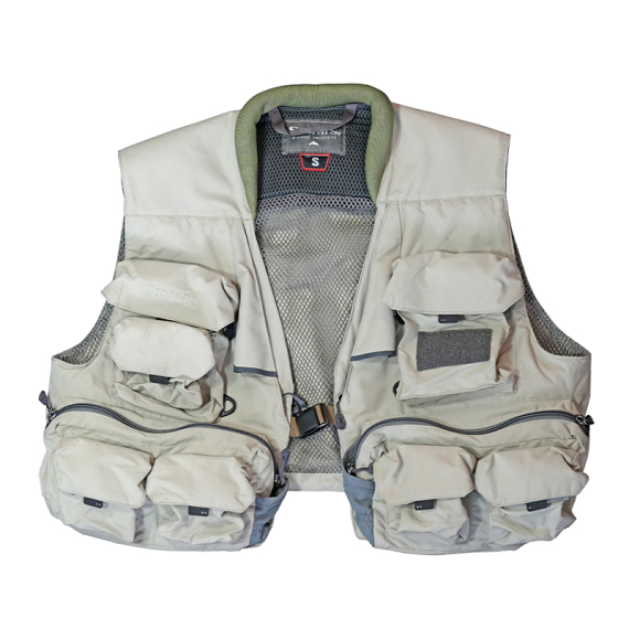 Simms Master Vest Khaki i gruppen Nyheter / Simms Nyheter hos Sportfiskeprylar.se (14516-268-20r)