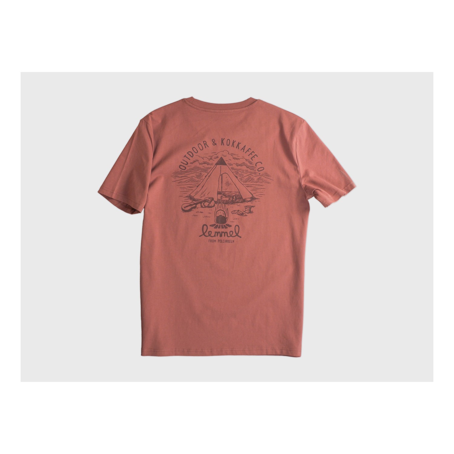 Lemmel T-shirt Camp Guten - Heritage Brown/red with backprint i gruppen Kläder & Skor / Kläder / T-shirts hos Sportfiskeprylar.se (3010112-5534r)