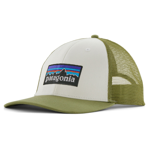 Patagonia P-6 Logo LoPro Trucker Hat, White/Buckhorn Green i gruppen Kläder & Skor / Kepsar & Huvudbonader / Kepsar / Truckerkepsar hos Sportfiskeprylar.se (38283-WBGN-ALL)