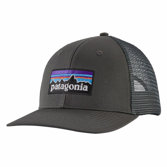 Patagonia P-6 Logo Trucker Hat Forge Grey i gruppen Kläder & Skor / Kepsar & Huvudbonader / Kepsar / Truckerkepsar hos Sportfiskeprylar.se (38289-FGE-ALL)