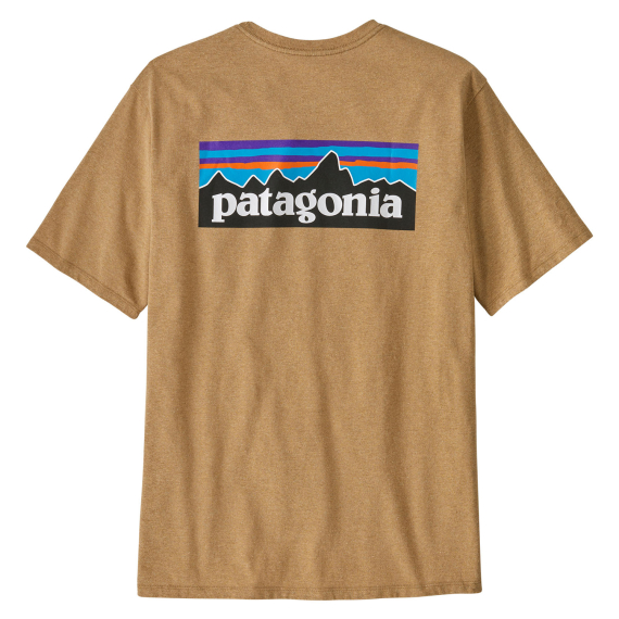 Patagonia M\'s P-6 Logo Responsibili-Tee TNGO i gruppen Kläder & Skor / Kläder / T-shirts hos Sportfiskeprylar.se (38504-TNGO-Lr)