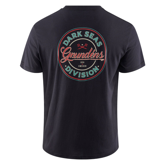 Grundéns Dark Seas X Grundens Instinctive SS T-Shirt Black i gruppen Kläder & Skor / Kläder / T-shirts hos Sportfiskeprylar.se (50501-001-0013r)