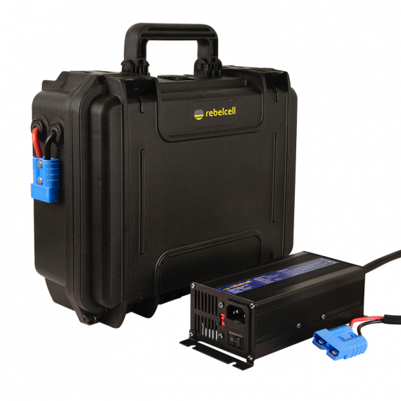 Rebelcell Outdoorbox 12.70 AV Med Laddare 12.6V20A i gruppen Marinelektronik & Båt / Marinbatterier & Laddare / Marinbatterier / Litiumbatterier hos Sportfiskeprylar.se (RC12070REUBOXPACK)