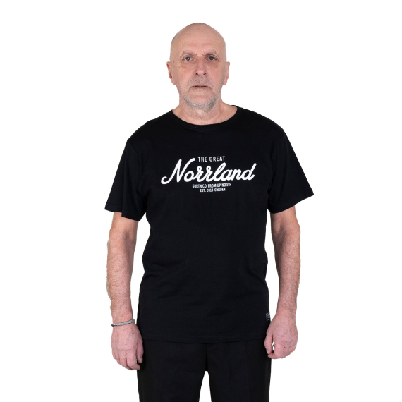 SQRTN Great Norrland T-Shirt Black i gruppen Kläder & Skor / Kläder / T-shirts hos Sportfiskeprylar.se (TEE-001-Mr)