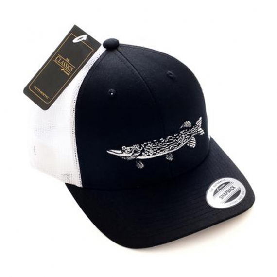 Wolfcreek Pike Logo Trucker Snapback, Black/White, One Size i gruppen Kläder & Skor / Kepsar & Huvudbonader / Kepsar / Snapbackkepsar hos Sportfiskeprylar.se (WCL-05-CAP-03-BLK-WHT)